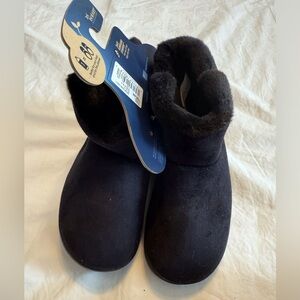 ISOTONER Warm Cushioned Black Bootie Slippers